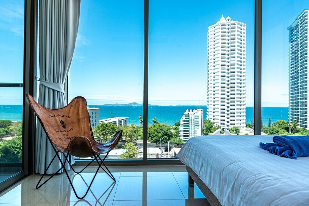 The Riviera Wongamat by Pattaya Holiday - Tap to explore photos