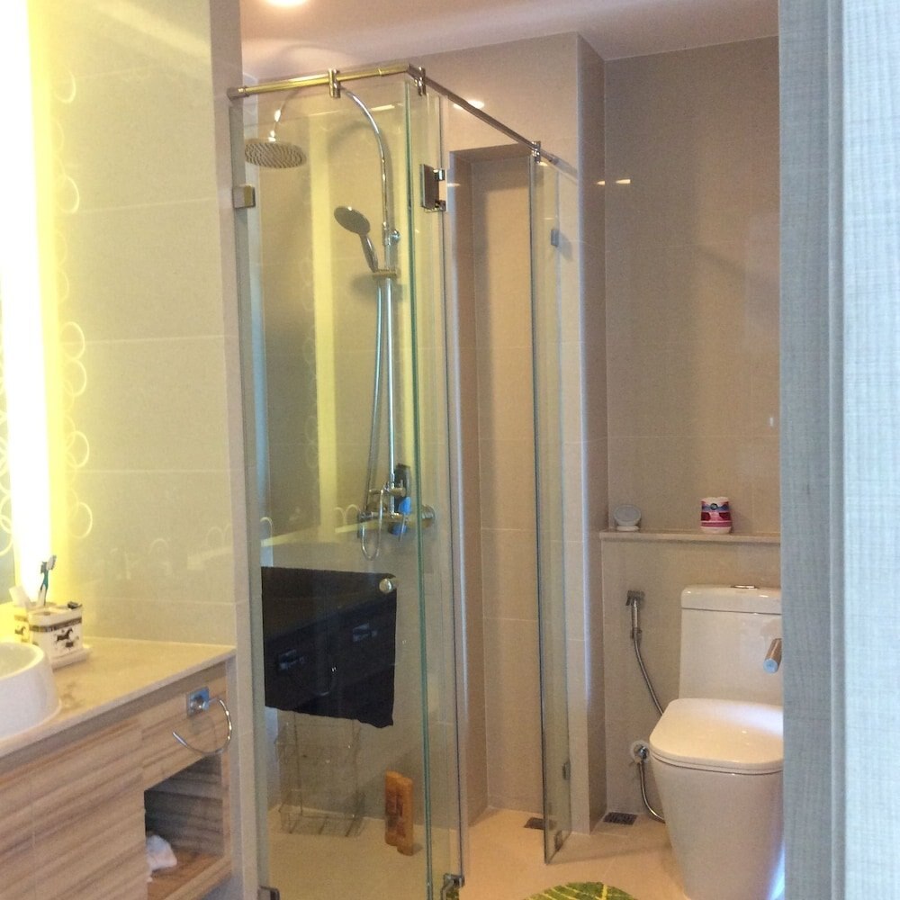 The Riviera Wongamat Hong Apartment - Tap to explore photos