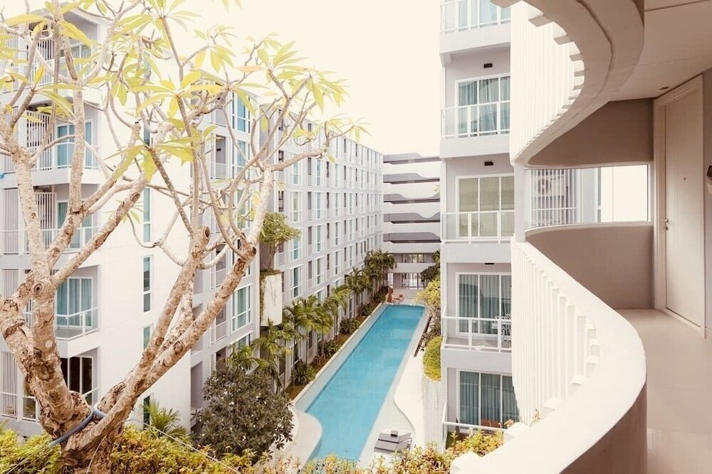 The Base Downtown Condo by Joy - Tap to explore photos