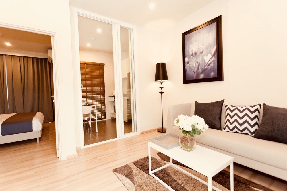 The Base Downtown Condo by Joy - Tap to explore photos