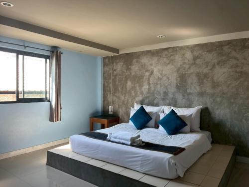 The Guest Hotel - Hostel Room Type - Standard Queen Room