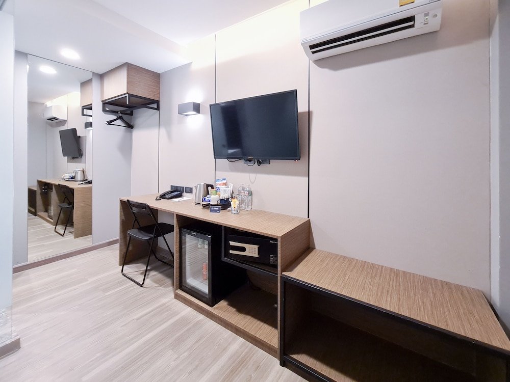 Sova Hotel Bangkok - Tap to explore photos