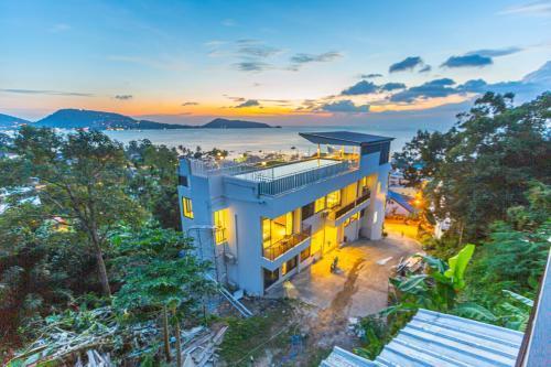Rossarin Sea View Patong - Tap to explore photos
