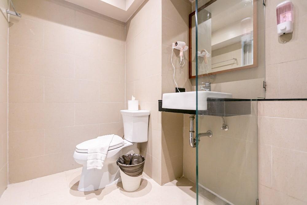 A Room Bangkok Sathorn - Tap to explore photos