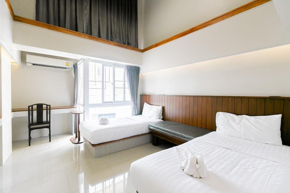 A Room Bangkok Sathorn Room Type - Deluxe Twin Room