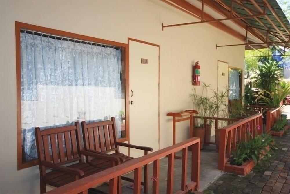 Aonang Baanlay Bungalow - Tap to explore photos