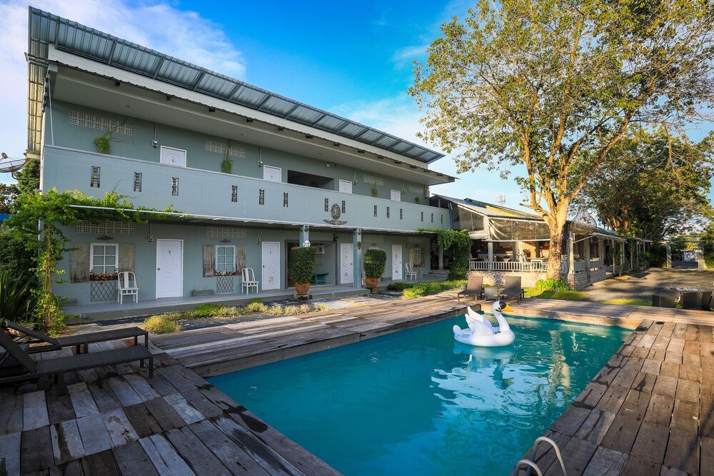 Phuket Nonnita Boutique Resort - Tap to explore photos