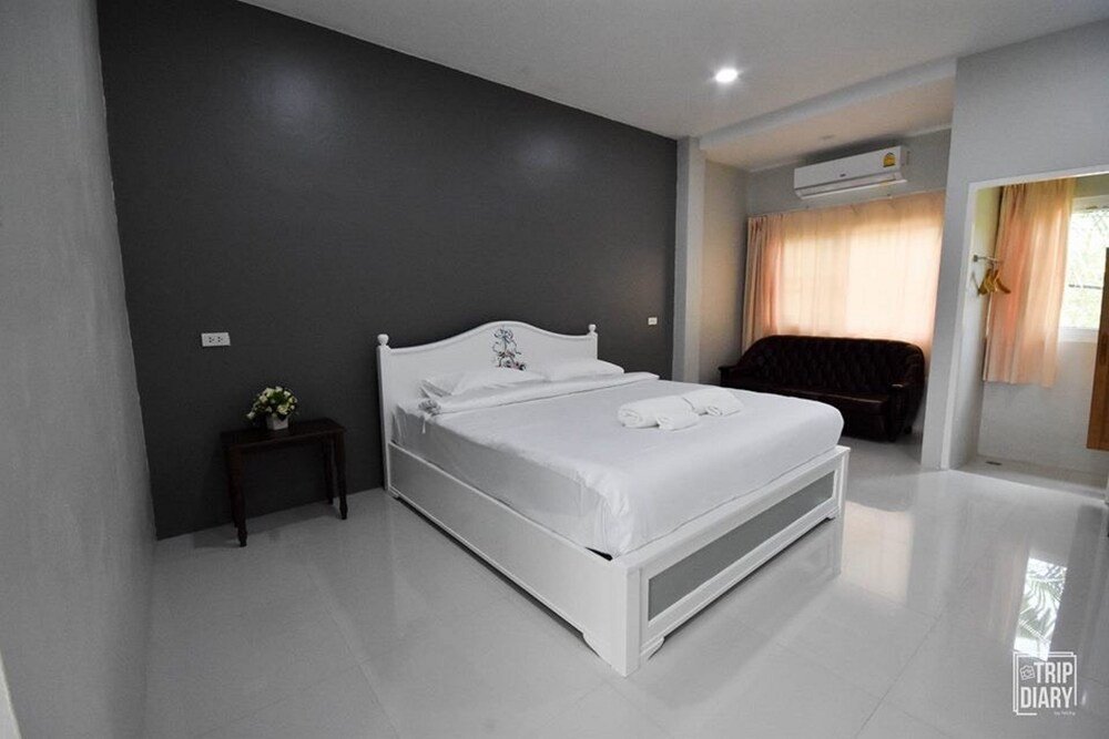 Phuket Nonnita Boutique Resort - Tap to explore photos