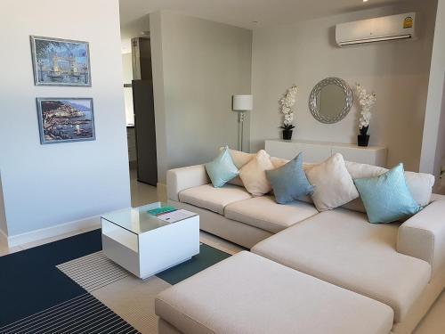 Horizon Residence Rentals - Tap to explore photos