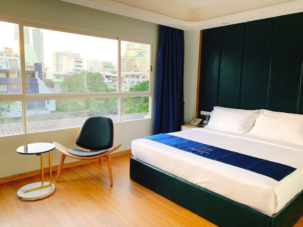 Sapphire Hotel Silom Bangkok Room Type - Deluxe Double Room