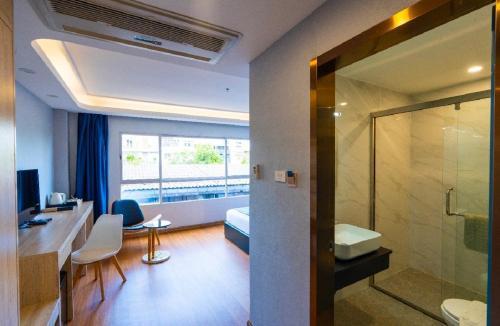 Sapphire Hotel Silom Bangkok - Tap to explore photos