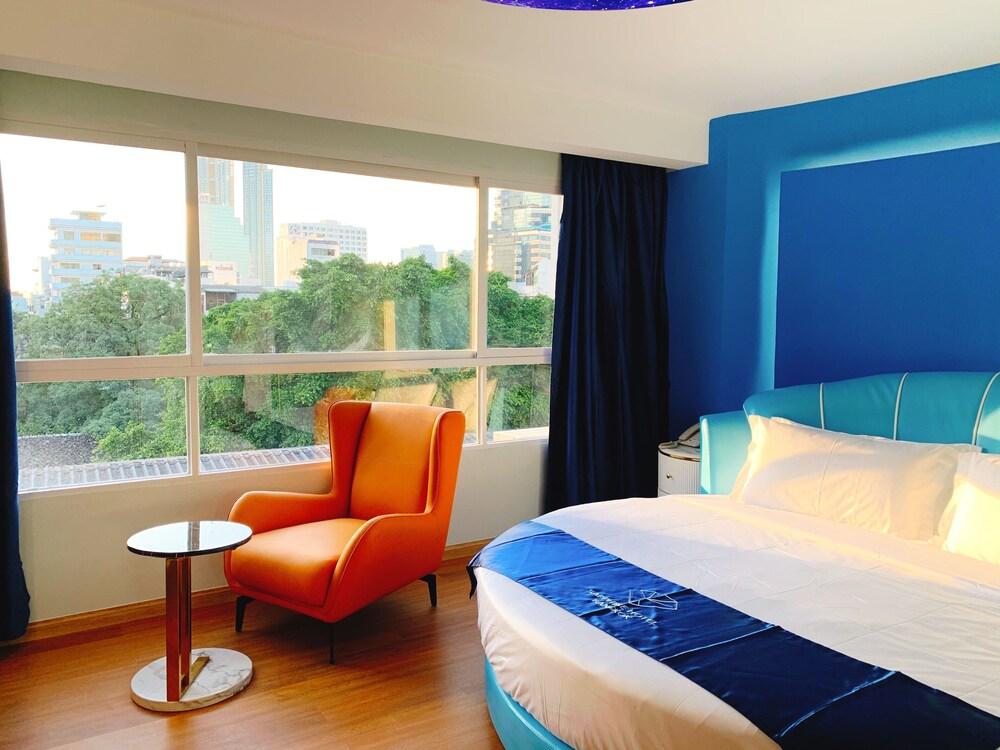 Sapphire Hotel Silom Bangkok Room Type - Special Round-Bed Room