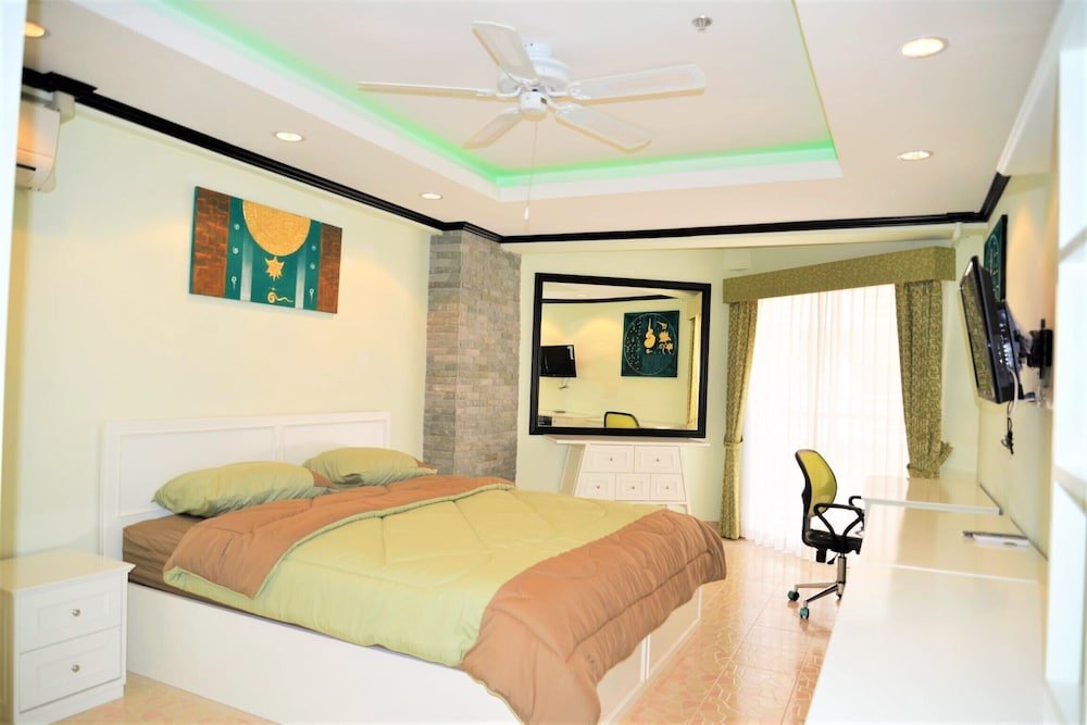Sleek 1 bed Condo Jomtien - Tap to explore photos