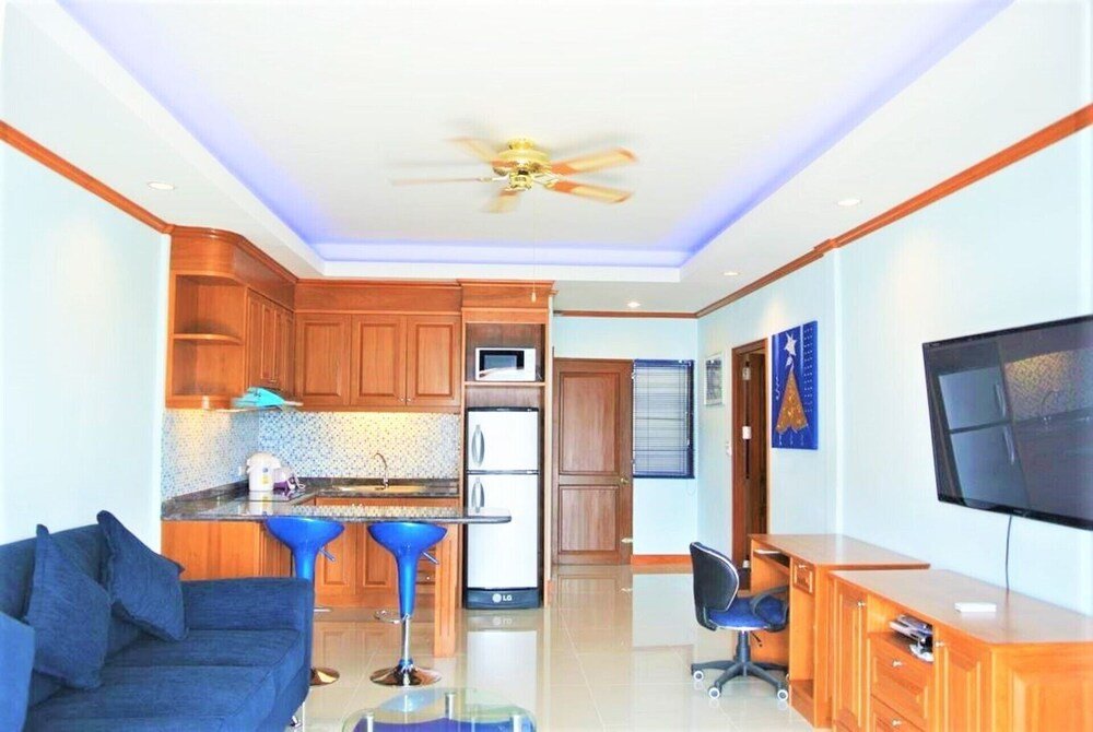 2 bed Condo Baan Suan Lalana - Tap to explore photos