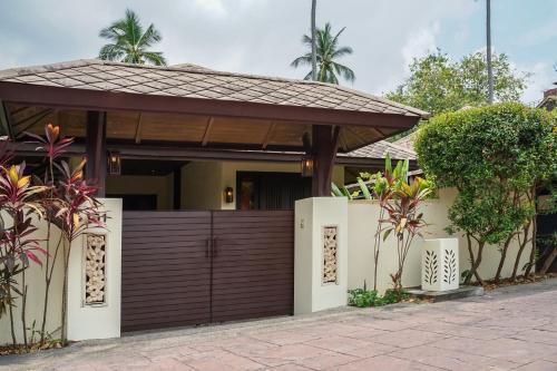 Large 4 bed villa short walk to Maenam beach - Tap to explore photos