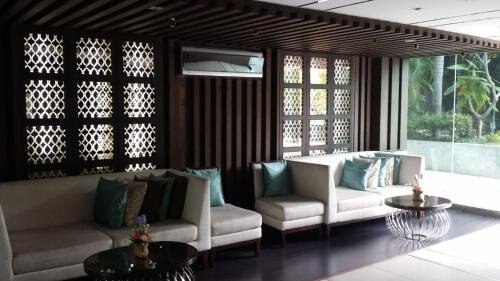 Club Royal Wongamat Unit 1401 - Tap to explore photos