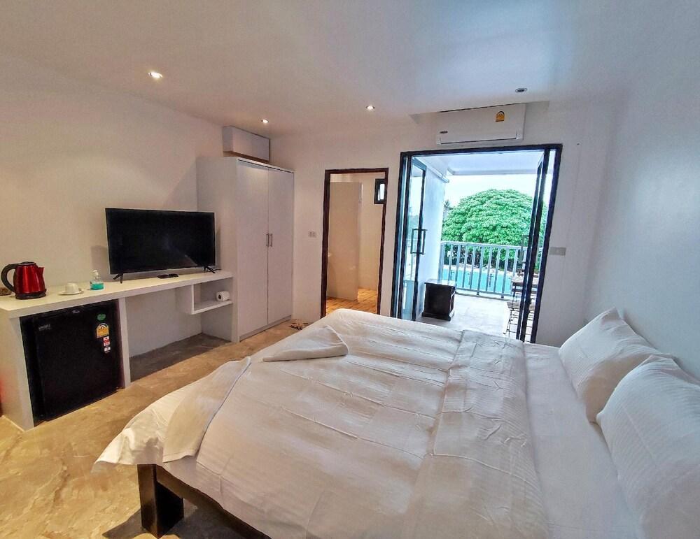 Superpro Samui Room Type - Deluxe Queen Included Training Platinum Package