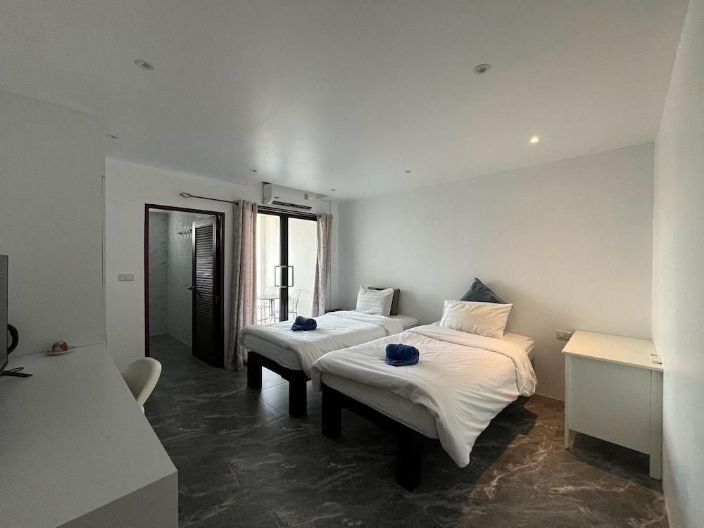 Superpro Samui Room Type - Deluxe Twin Included Training Platinum Package