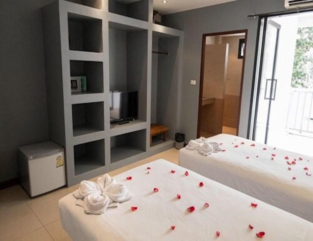 Superpro Samui Room Type - Superior Twin Included Training Platinum Package