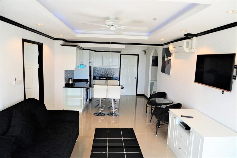 Stylish 2 bed Condo Jomtien - Tap to explore photos