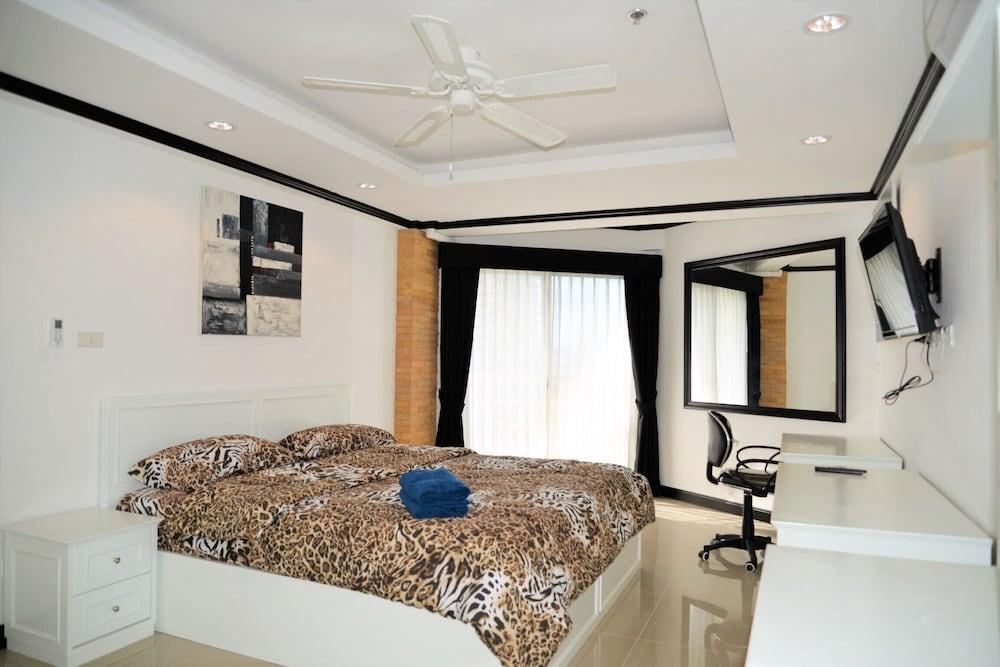 Stylish 2 bed Condo Jomtien - Tap to explore photos