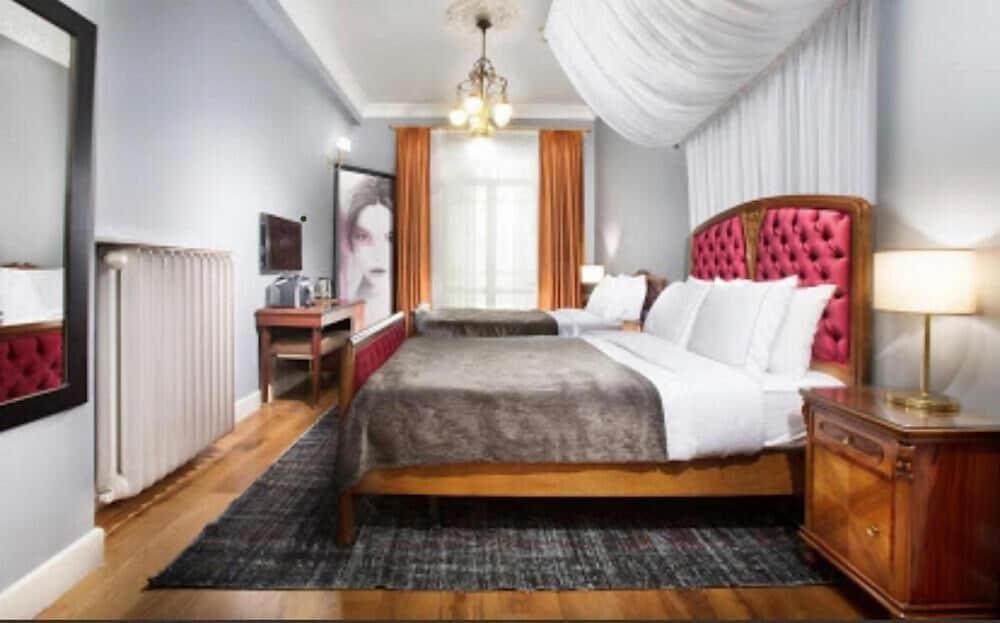 Lina Hotel Taksim Pera Room Type - Superior Triple Room Lina Hotel Taksim Pera Room Type - Superior Triple Room