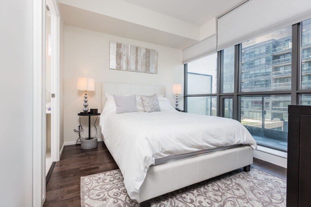 Applewood Suites - 2 BDRM King & Spadina - Tap to explore photos