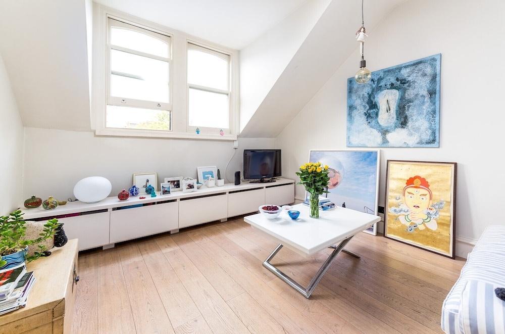 Pleasant Earl's Court Apartment near Hyde Park - Tap to explore photos