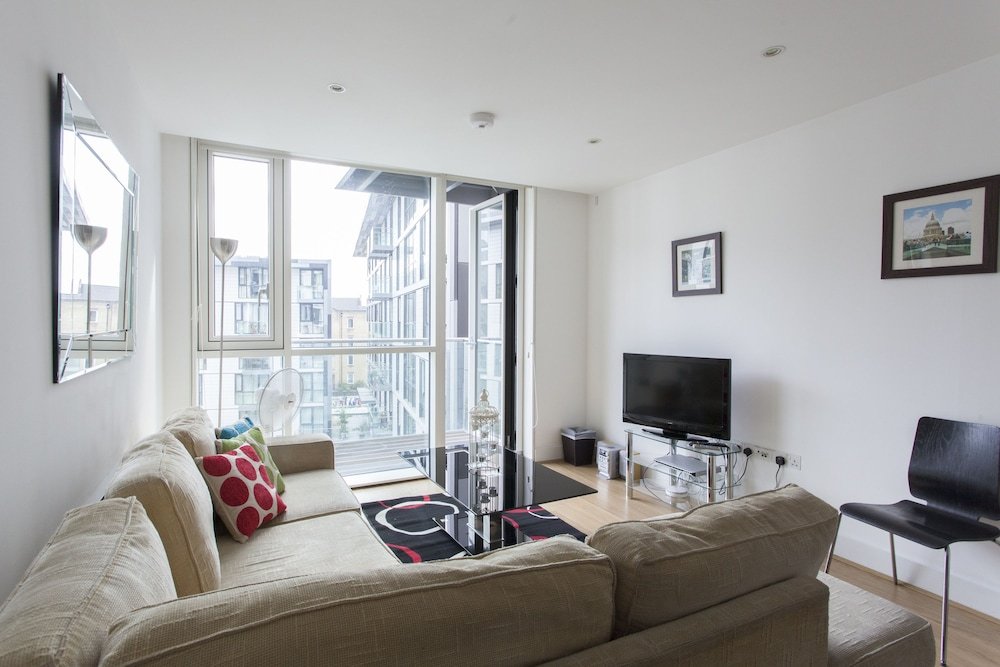 Times Square Serviced Apartments - Tap to explore photos