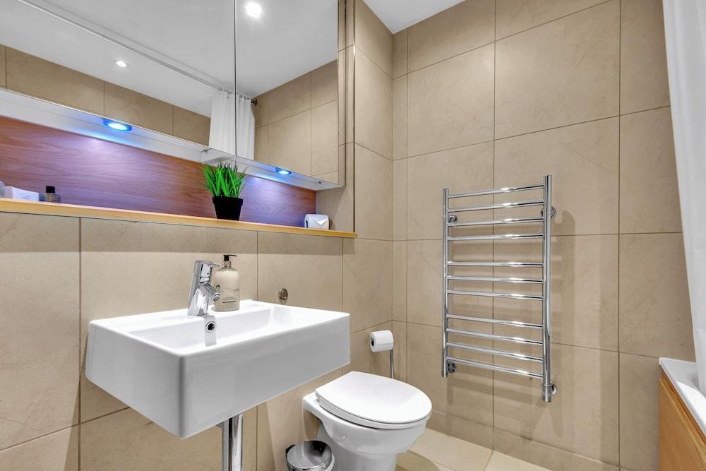 Times Square Serviced Apartments - Tap to explore photos