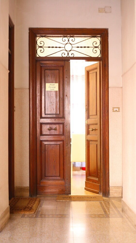 Prati Luxury Suites & Scipioni Vatican - Tap to explore photos
