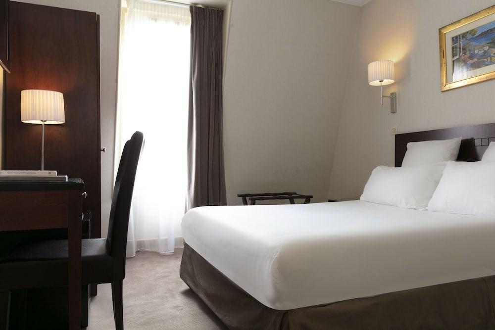 Hôtel Saint Cyr Etoile Room Type - Standard Double Room, 1 Double Bed Hôtel Saint Cyr Etoile Room Type - Standard Double Room, 1 Double Bed
