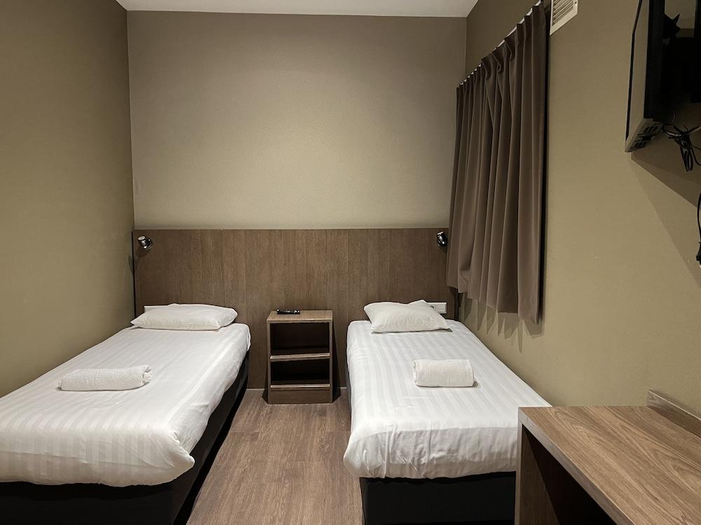 Aston City Hotel Room Type - Twin Room, No Window, 2 Twin Beds