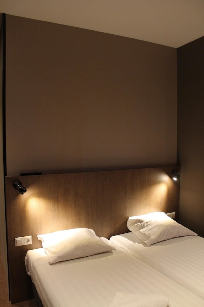 Aston City Hotel Room Type - Twin Room, No Window, 2 Twin Beds