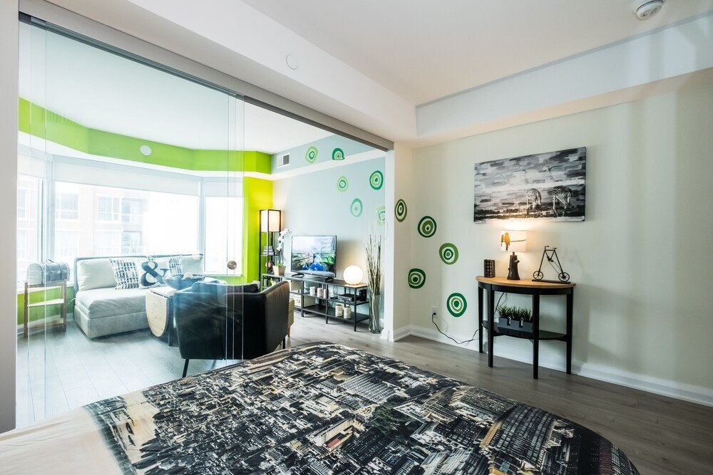 QuickStay - Yorkville Dream (Yonge & Bloor) - Tap to explore photos