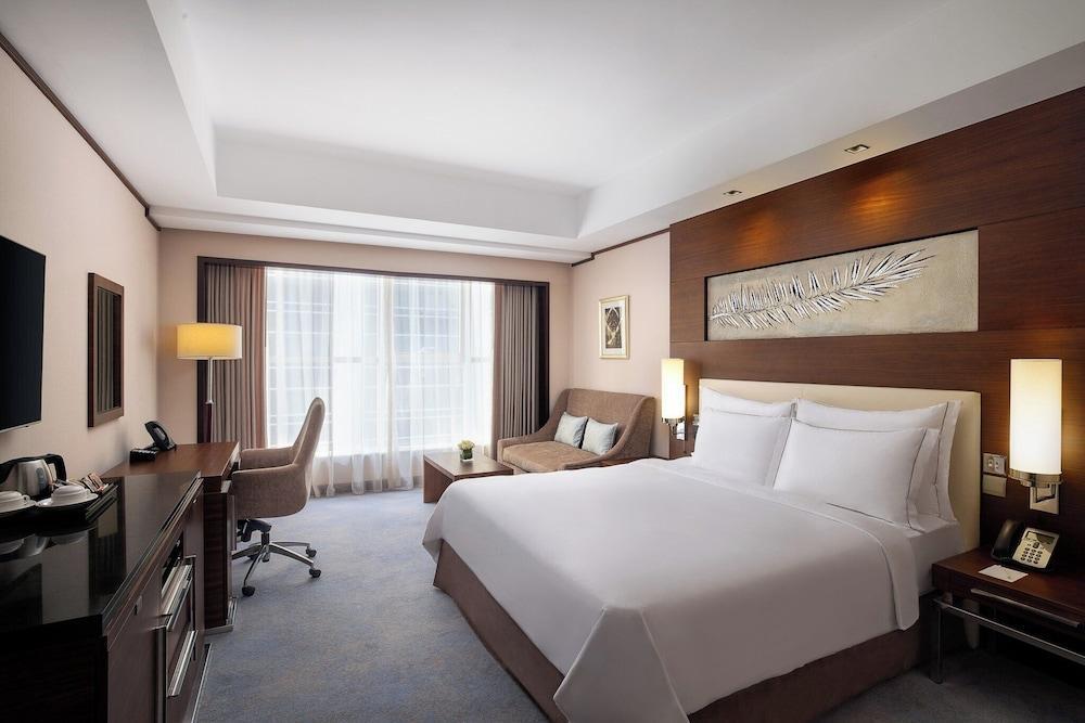 Grand Millennium Dubai Room Type - Superior Room, 1 King Bed