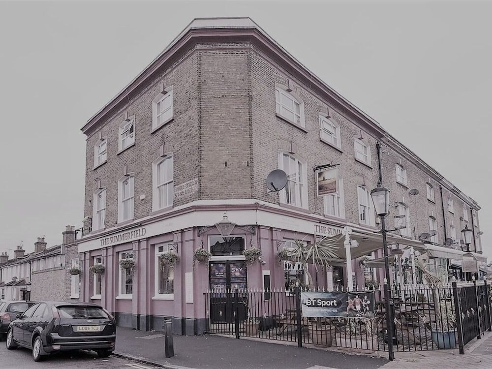 Summerfield Pub & Boutique Rooms - Tap to explore photos