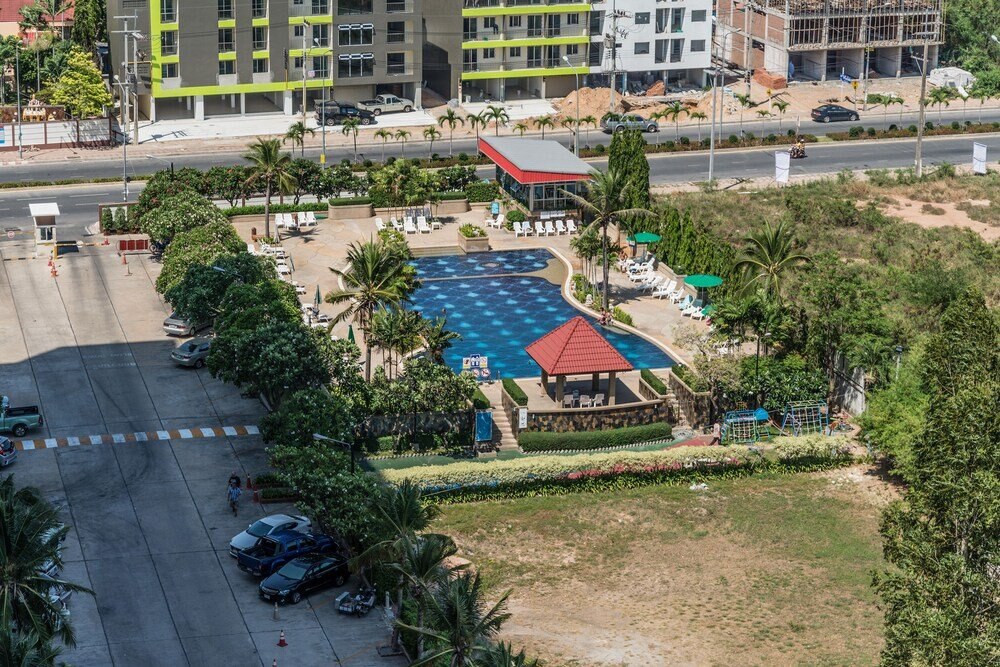 Jomtien Beach Condominium - Tap to explore photos