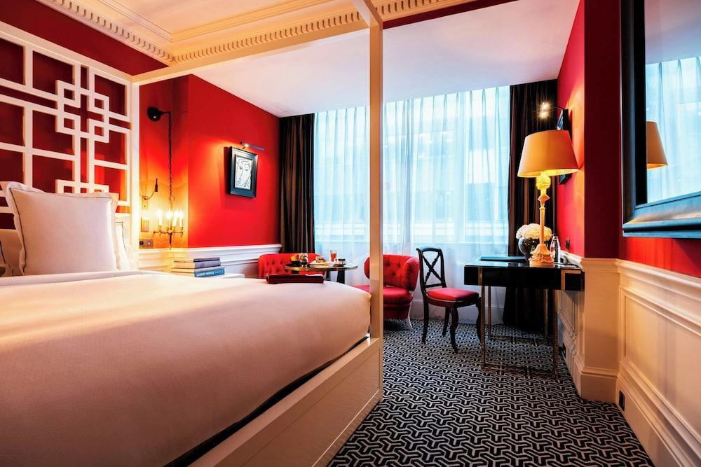 Hôtel de Berri Champs-Élysées, a Luxury Collection Hotel Room Type - Deluxe Room, 1 King Bed