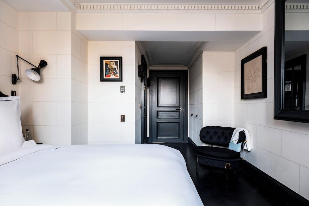 Hôtel de Berri Champs-Élysées, a Luxury Collection Hotel Room Type - Room, 1 King Bed