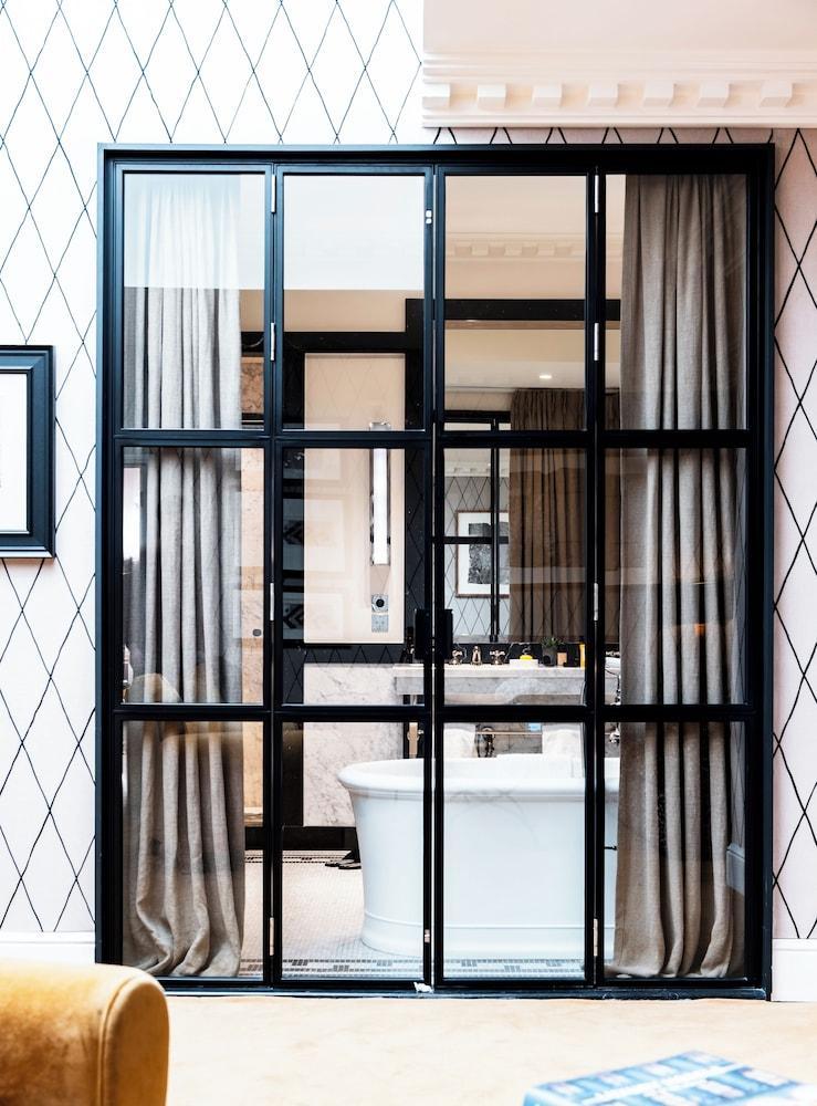 Hôtel de Berri Champs-Élysées, a Luxury Collection Hotel - Tap to explore photos