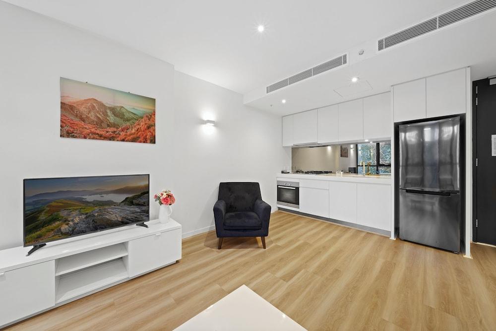 Flinders Street Apartments - Tap to explore photos