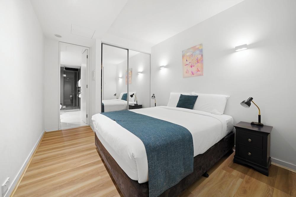 Flinders Street Apartments - Tap to explore photos