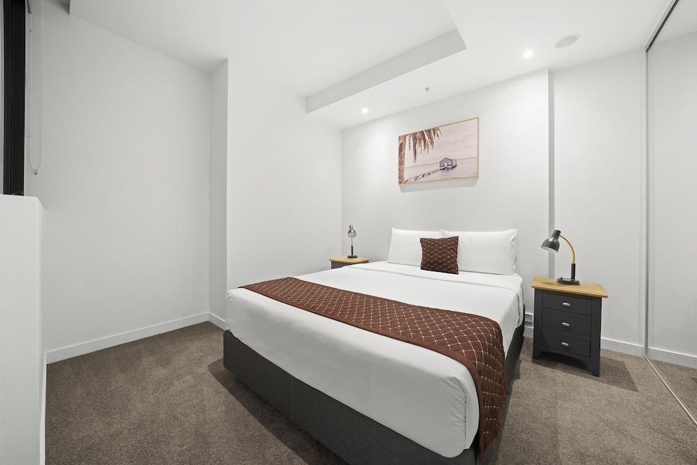 Flinders Street Apartments - Tap to explore photos