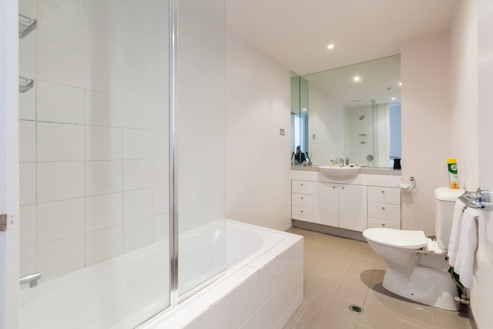 CLAUDE, 2BDR Melbourne Apartment - Tap to explore photos