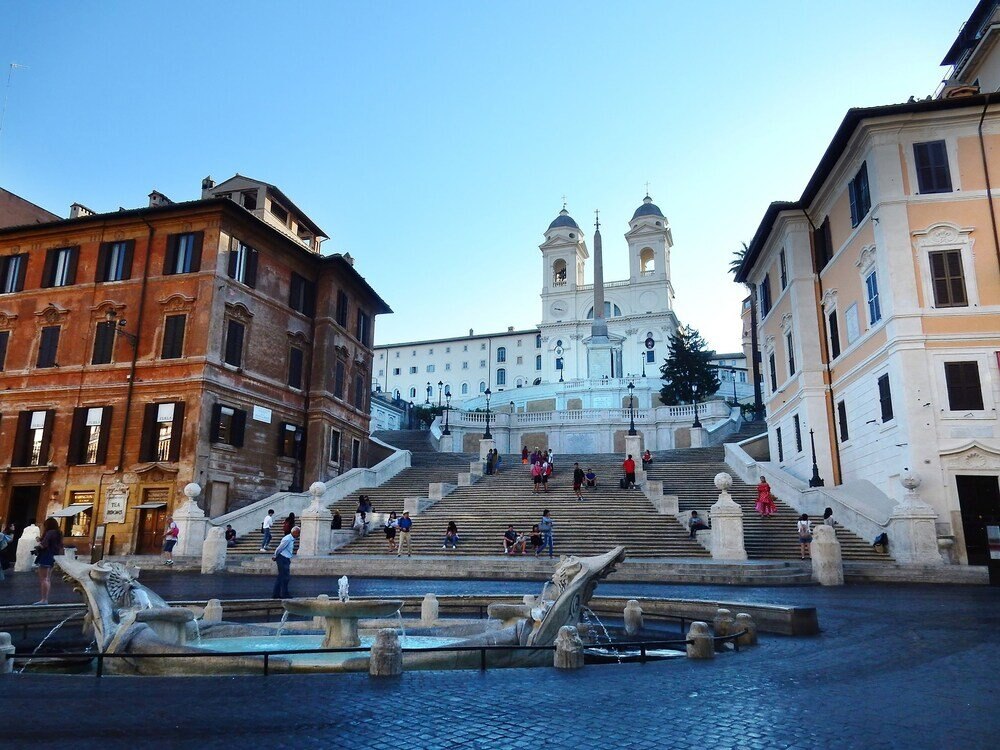 LUX suites in Roma - Tap to explore photos
