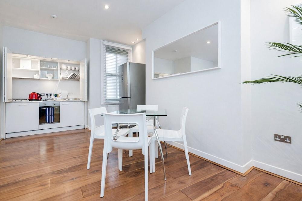 Roomspace Apartments -Sterling House - Tap to explore photos