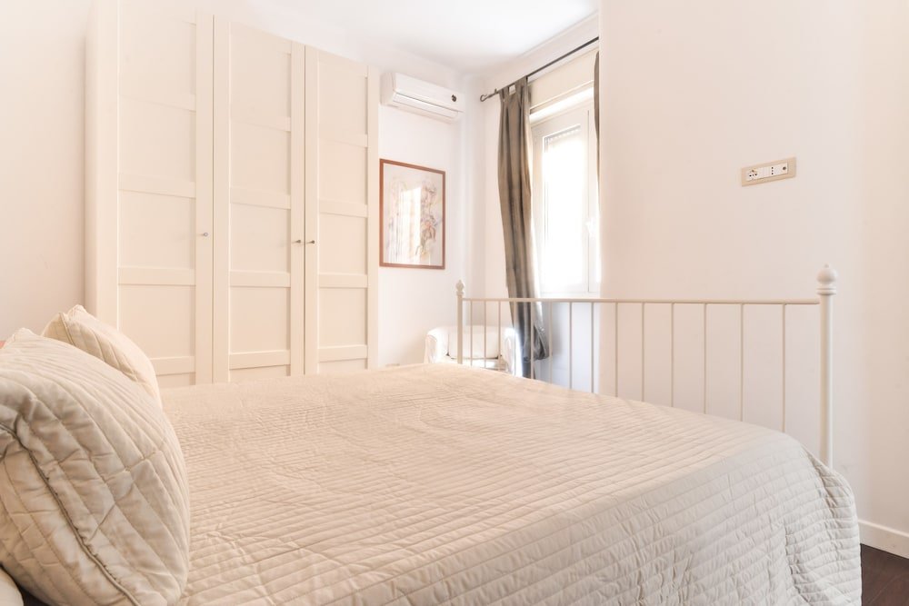 Pantheon Cozy Apartment n. 3 - Tap to explore photos