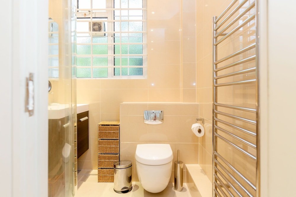 HighSt Kensington Studio - BaseToGo - Tap to explore photos