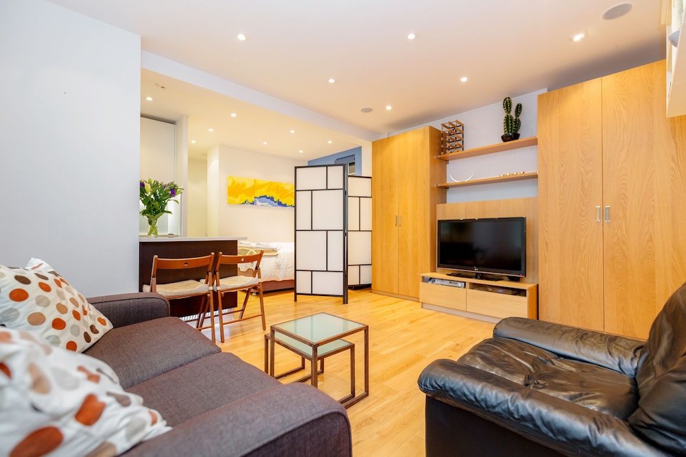HighSt Kensington Studio - BaseToGo - Tap to explore photos